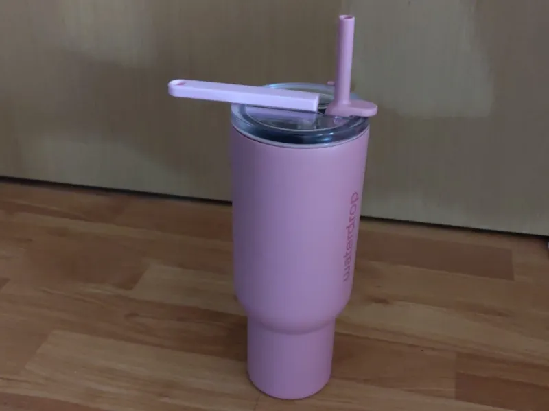 Deckelöffner für den Thermosbecher von waterdrop