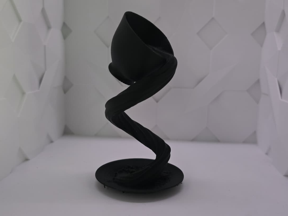 Schwebende Kaffeetasse – Illusions-Kaffee Skulptur
