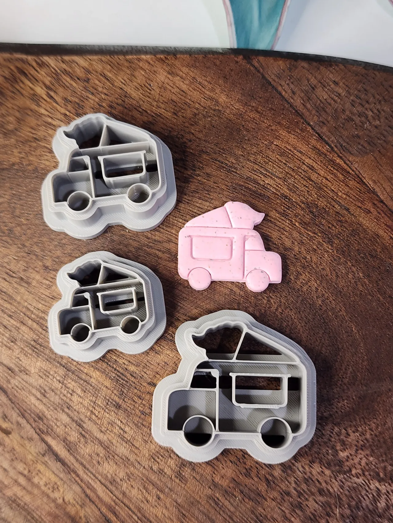 Ice cream truck earring cutter view 2