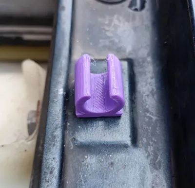 Audi 80 clamp bonnetsupport