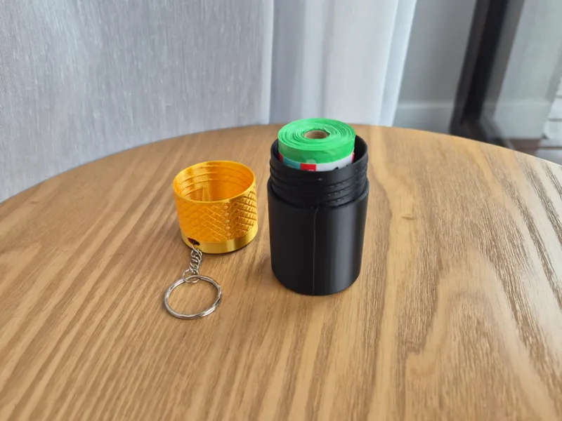 Portable Dog Poop Bag Holder (Leash Keychain ) 