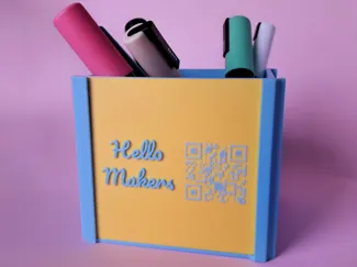 Desk organizer with customizable plates