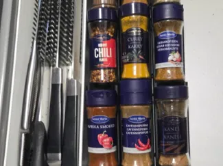 Spice jar organizer for drawer
