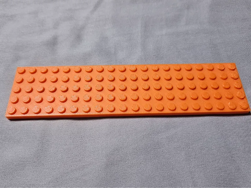 Legos-compatible pinewood derby car