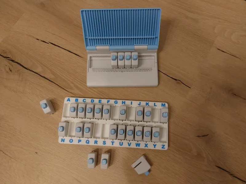 Box für Letter Punch Action / Buchstaben Stanzer