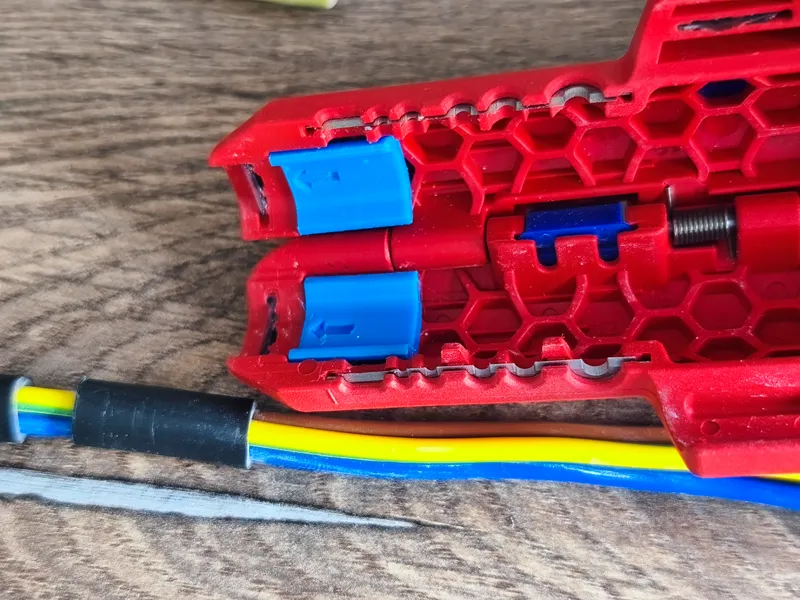 Knipex ErgoStrip Reduce Cut
