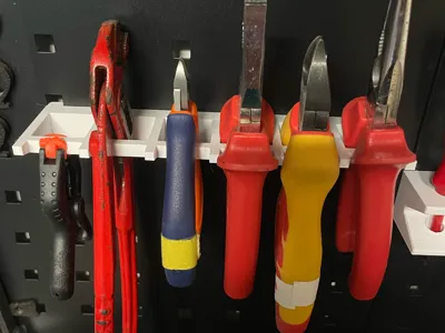 Square Perforated Panel / Güde Pliers Holder