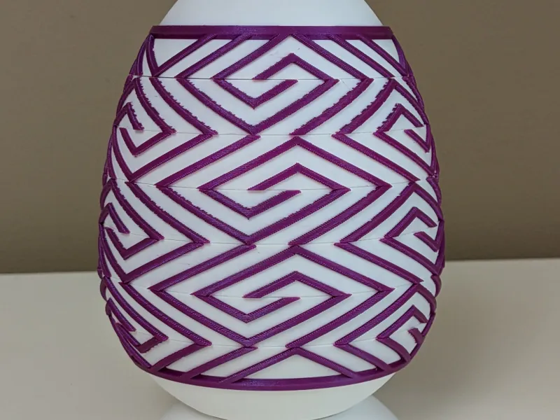 Pattern-Changing Easter Egg w/Hidden Compartment 