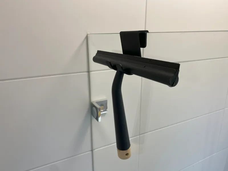Universal squeegeeholder