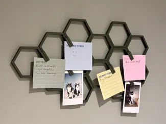 Hex wall gravity hook Memo / Photo board