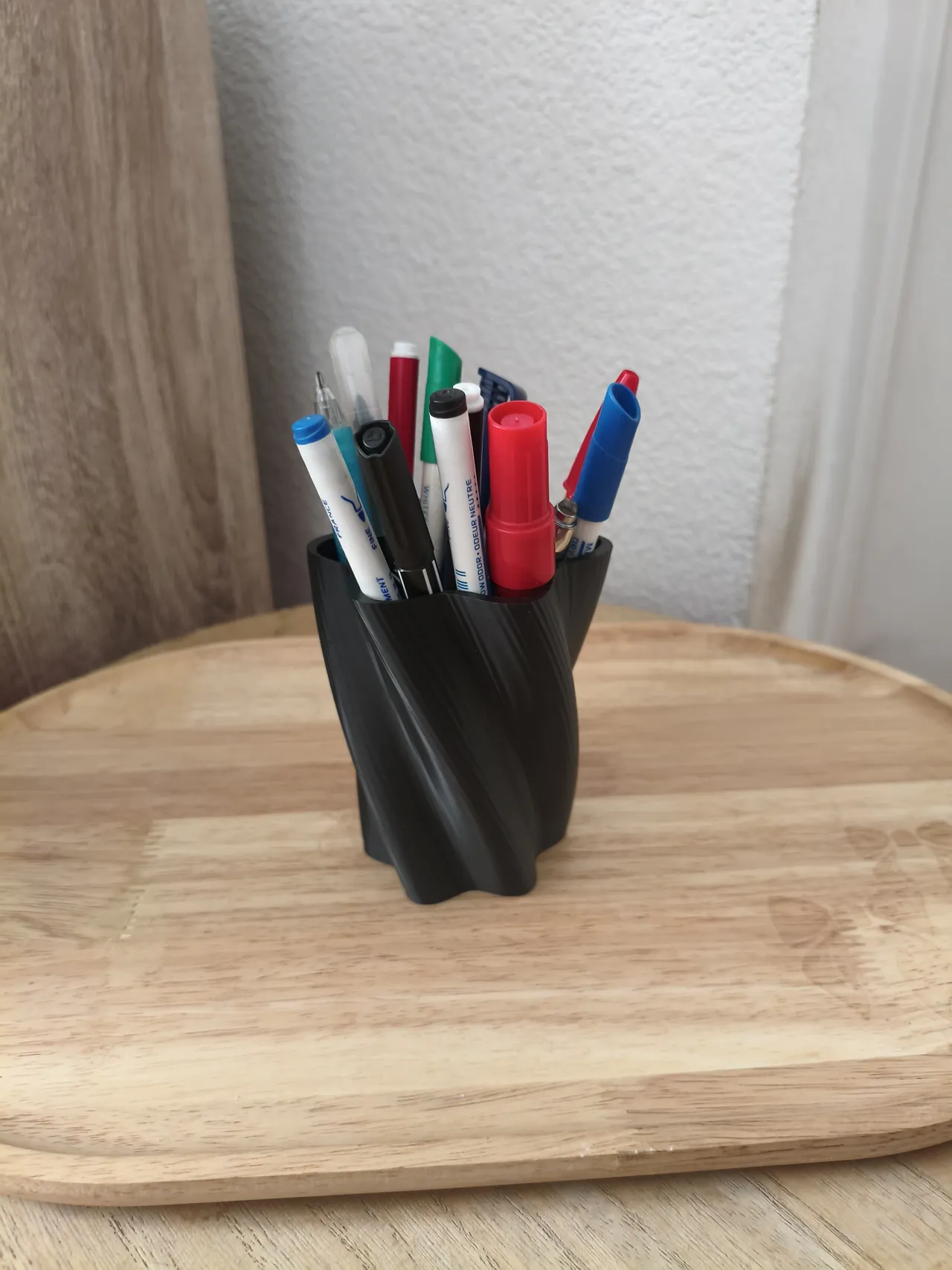 Pot a crayon design view 2