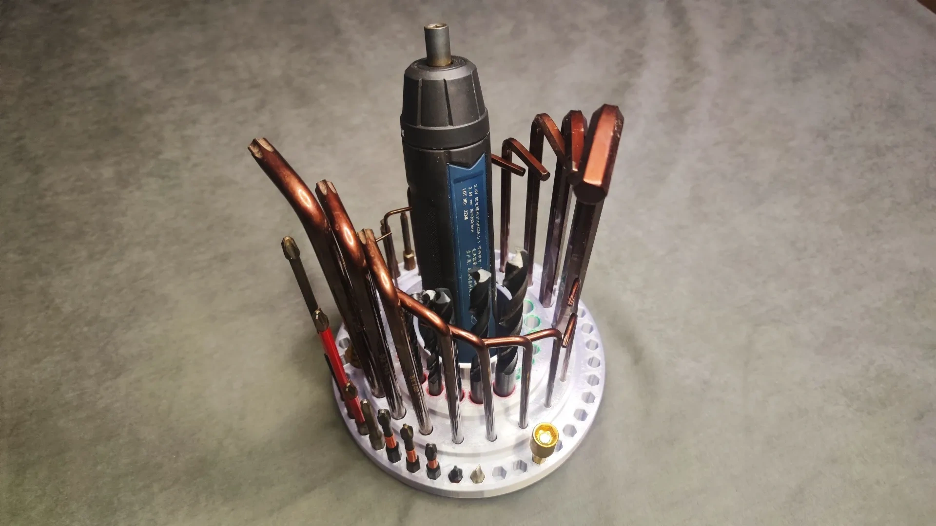 Miniatura 1 do modelo 3D 批头 钻头 六角扳手 梅花扳手 T型扳手 收纳盒 存储盒 收纳台 阶梯式收纳 桌面式可旋转工具收纳台
