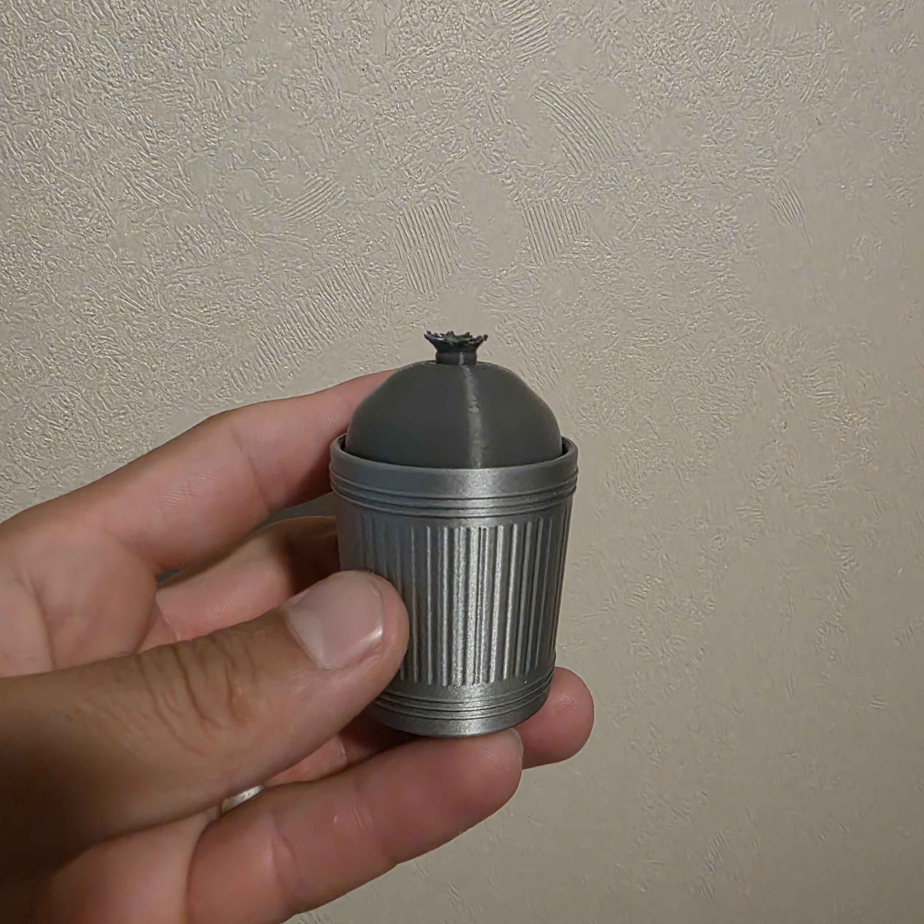 Miniatura 2 do modelo 3D TRASH CAN CLICKER