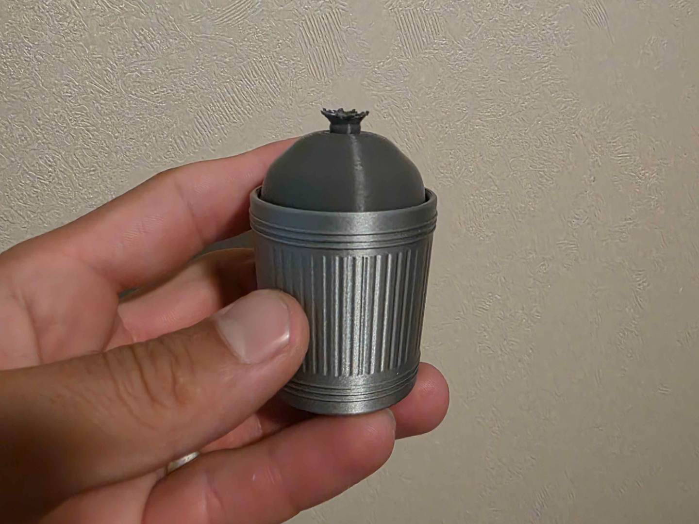 TRASH CAN CLICKER