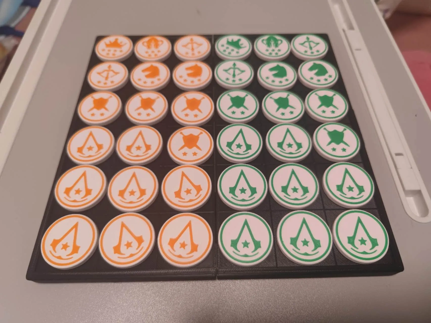 Miniatura 1 do modelo 3D 刺客战棋（一体式打印，翻盖便携式棋盘盒子）
