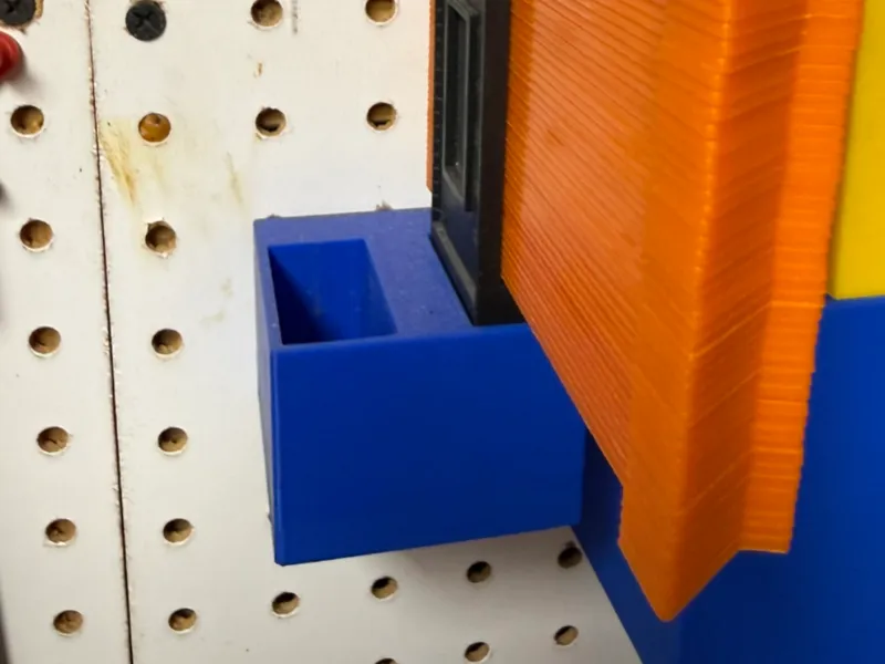 Pegboard contour trace tool holder
