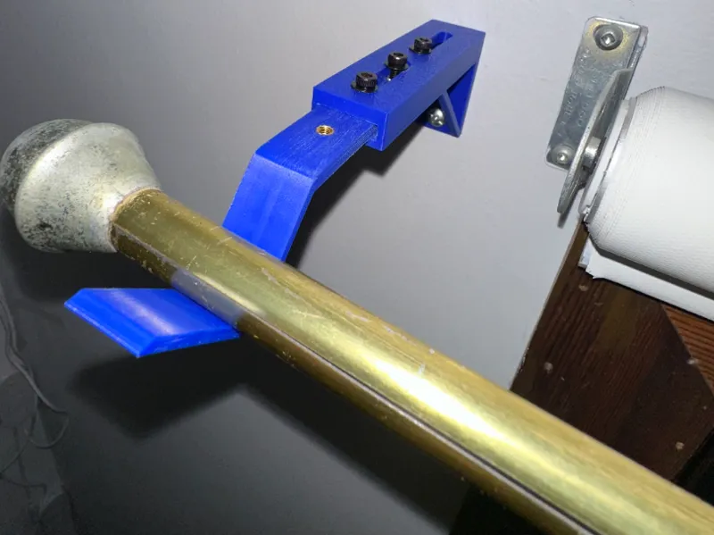 Curtain holder