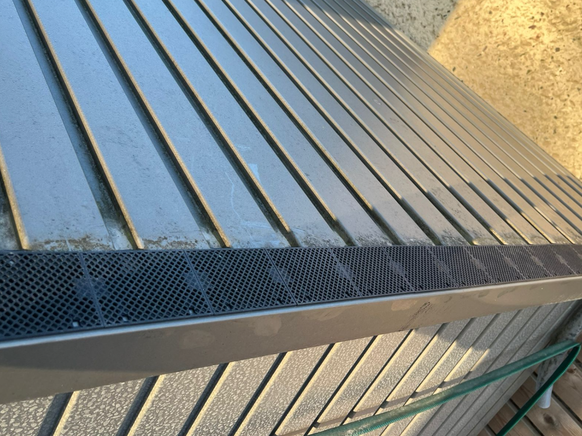 Biohort Shed Gutter Mesh - No more leaves!