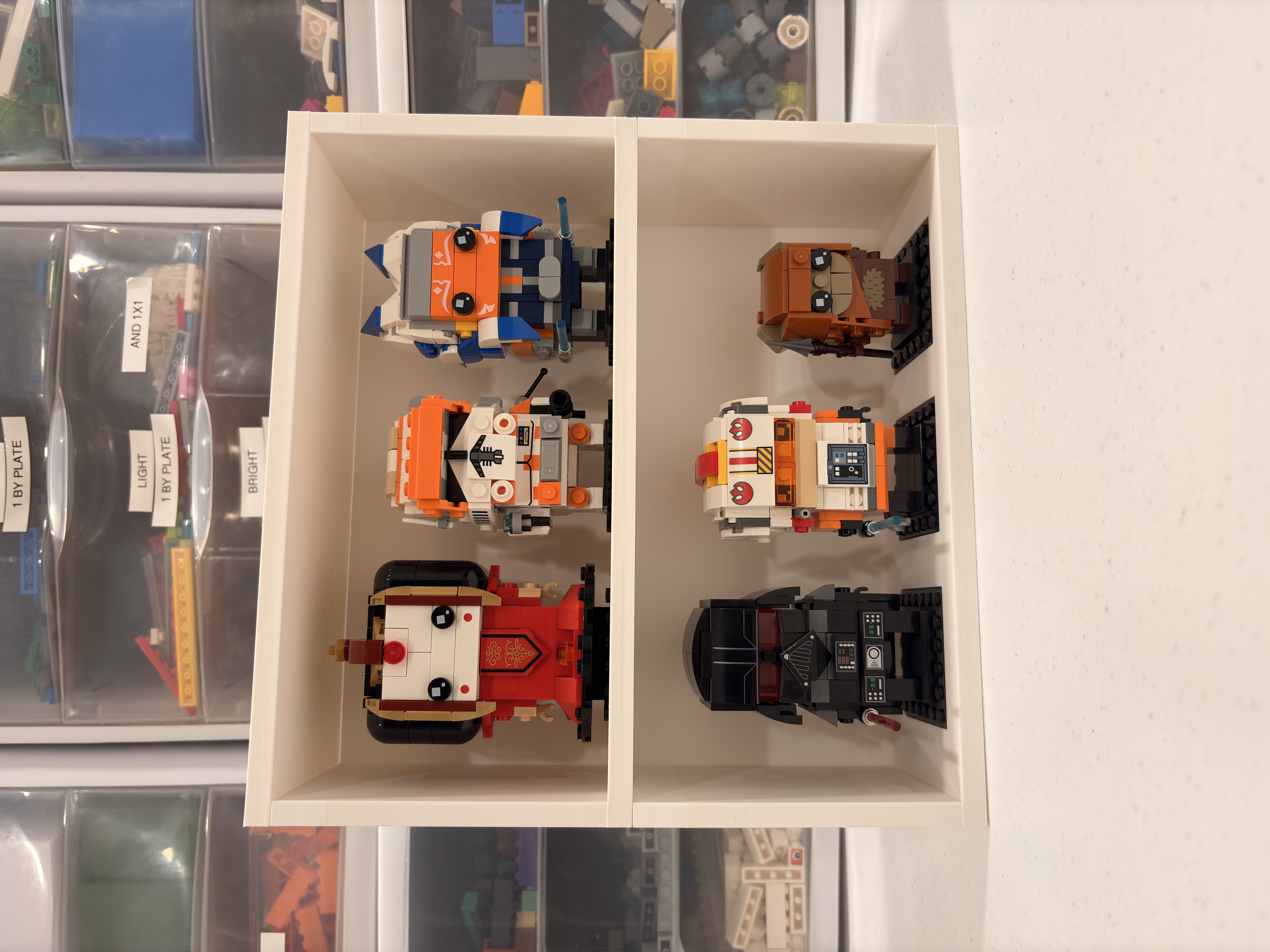 Miniatura 1 do modelo 3D Modular wall mounted Brickheadz display