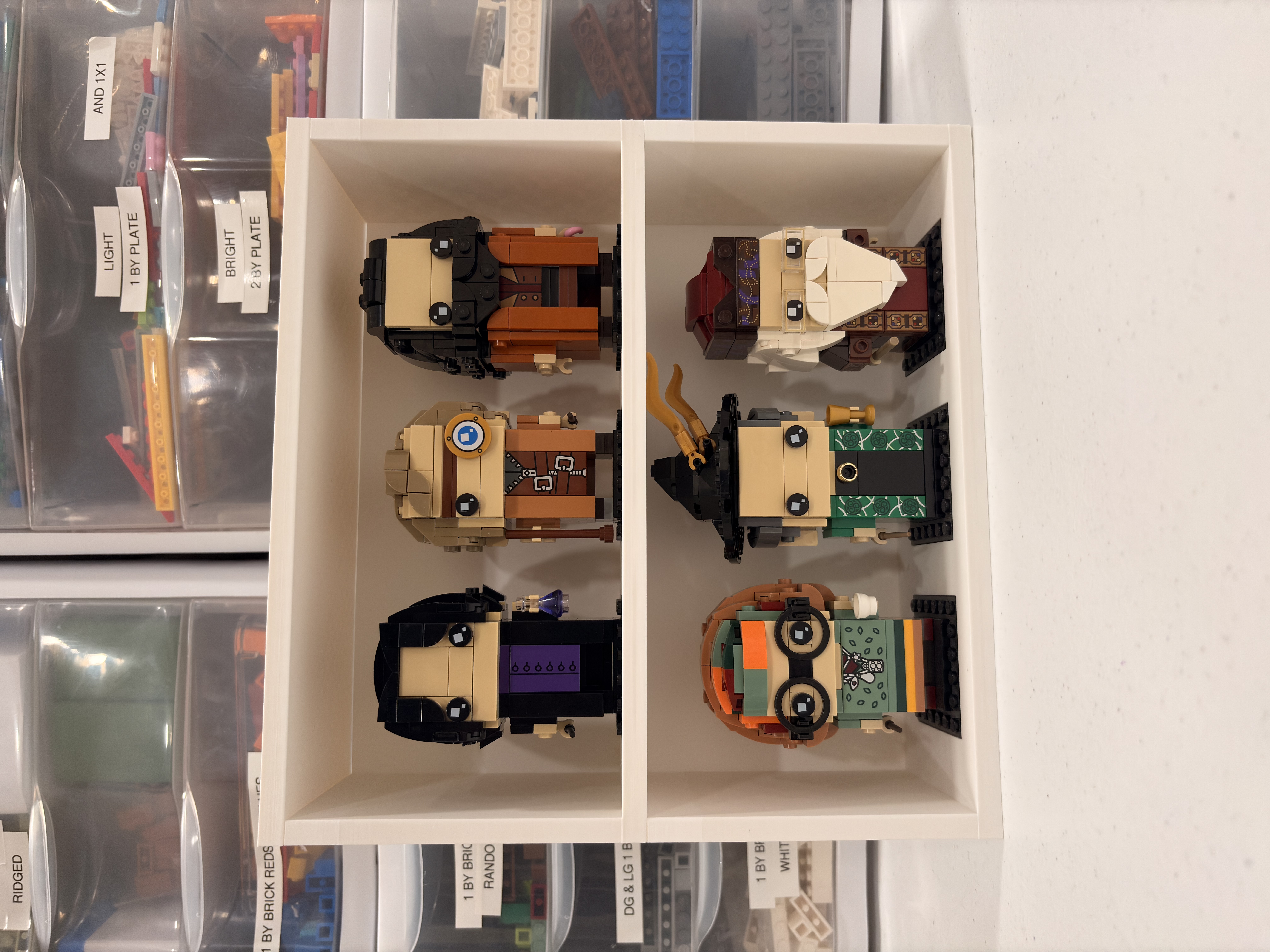 Miniatura 2 do modelo 3D Modular wall mounted Brickheadz display