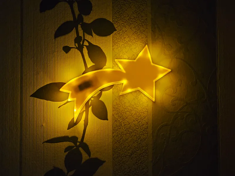 Sternschnuppe mit integrierter LED-Lichterkette