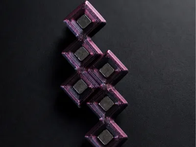 square magnetic flip figet