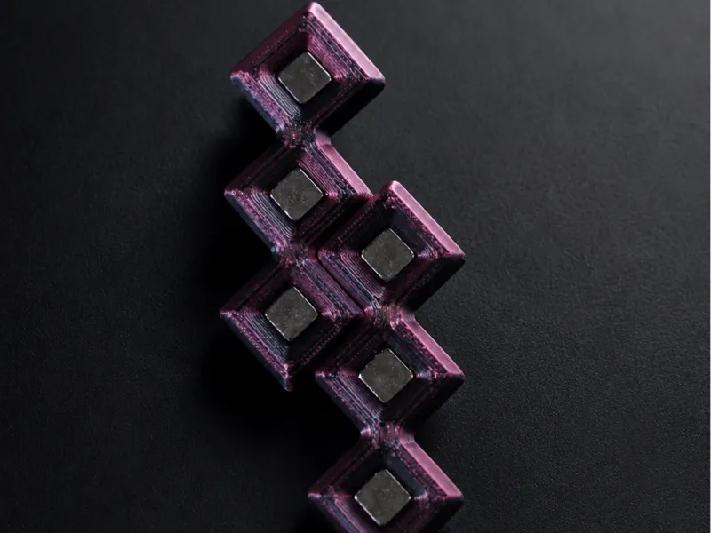square magnetic flip figet