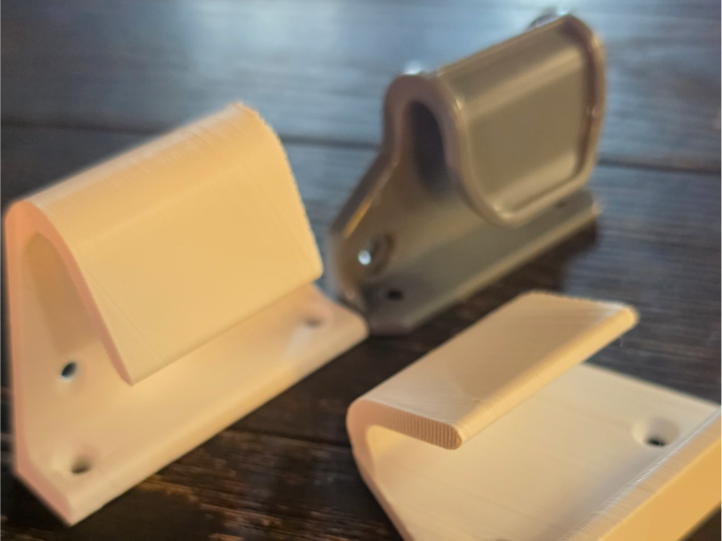 Retractable gate Hook