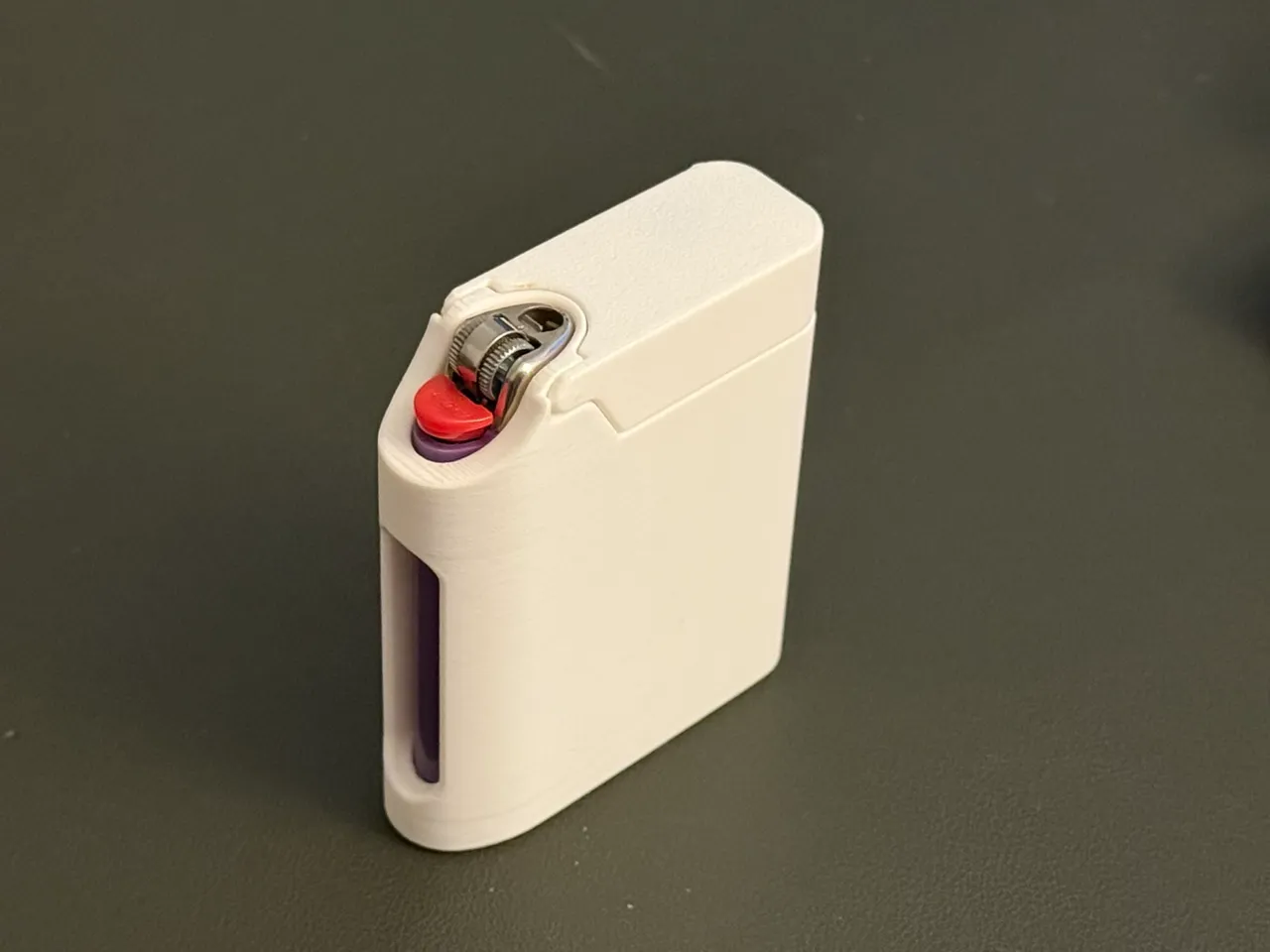 Cigarette & Lighter Case - Bic and 8 Smokes view 4