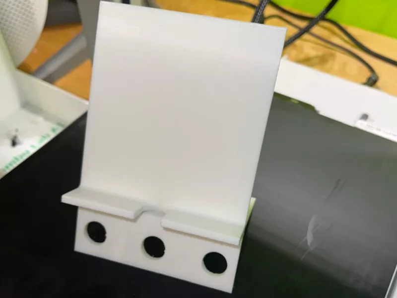 Small and easy phone stand
