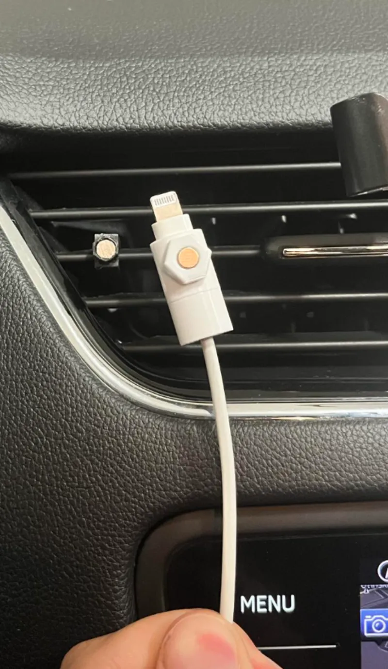 Car cable management - magnetic