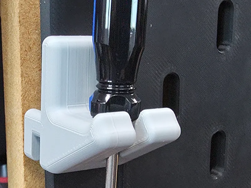 Small screwdriver holder for SKADIS