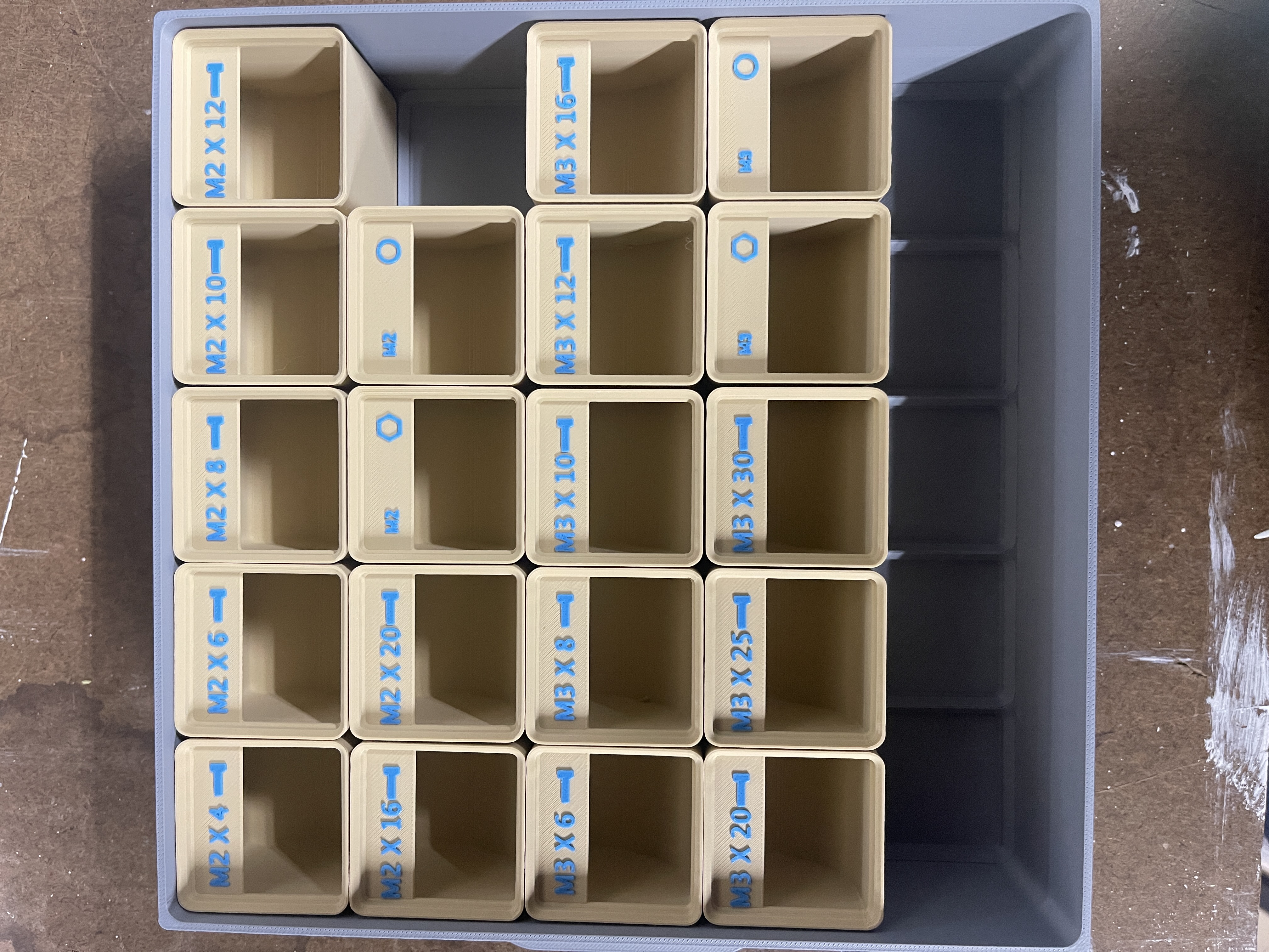 Miniatura 5 do modelo 3D Customizable Gridfinity drawer chest