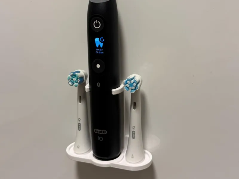 Compact Oral-B iO Toothbrush & 2-Head Holder