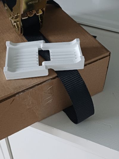Adjustable corner edge protector for tension strap