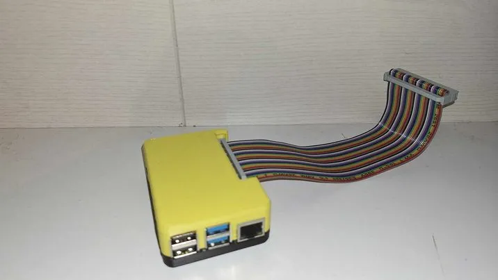 Raspberry Pi 4 B Case with opening for GPIO cable