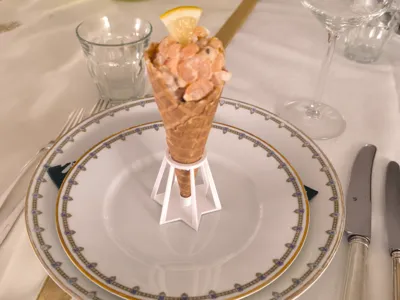 Icecream waffle cone stand (star-shaped Xmas)