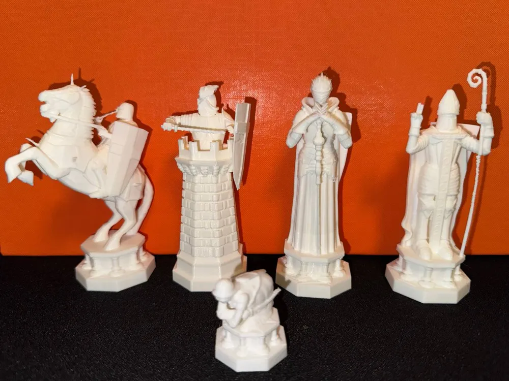 Schachfiguren im besonderen Design, dekorative Figur, Geschenk, Sammlerstück