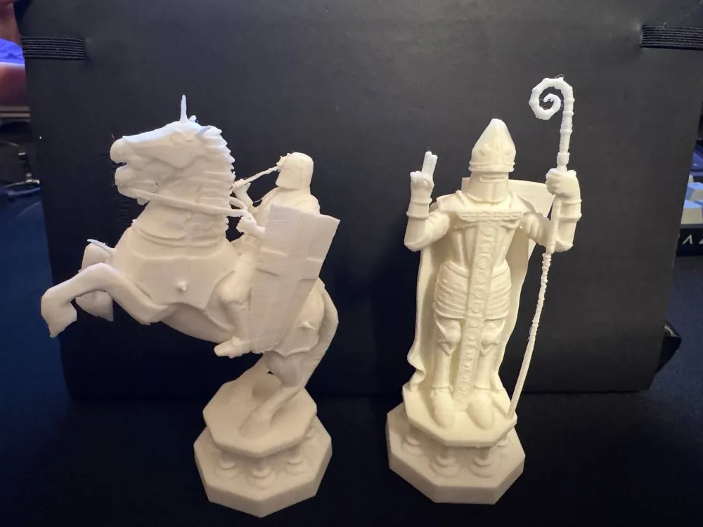 Schachfiguren im besonderen Design, dekorative Figur, Geschenk, Sammlerstück