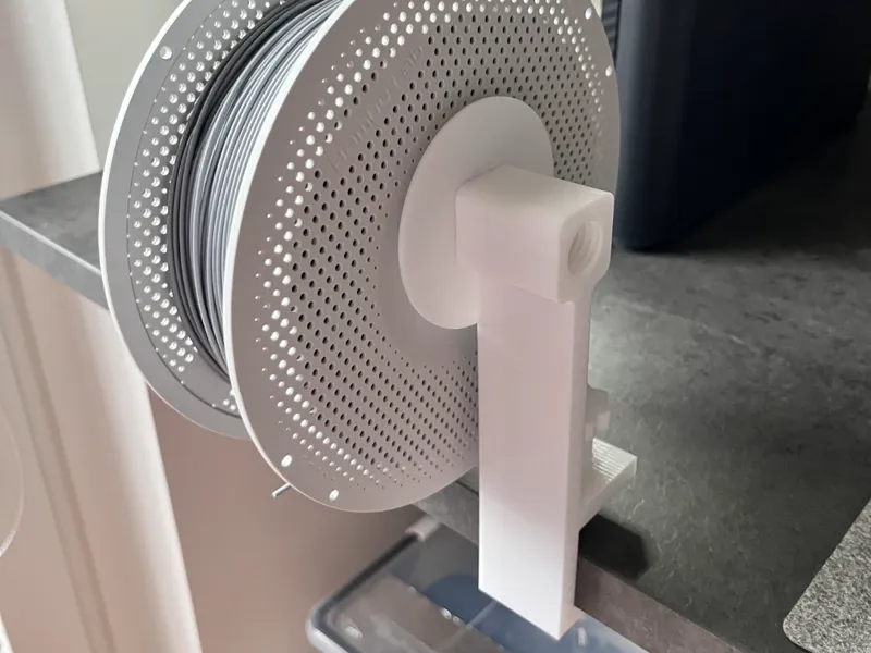 Universal spool mount holder with screw clamp