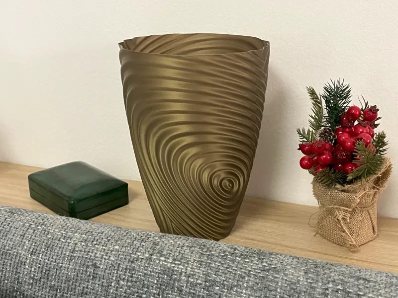 Twisted Ripple Vase Bin