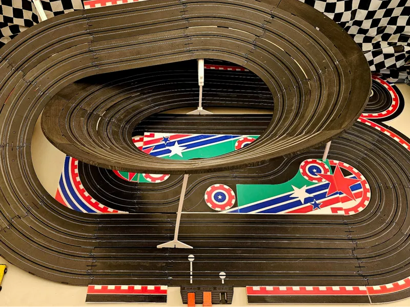 12” Banked AFX Track Border, Solid Print