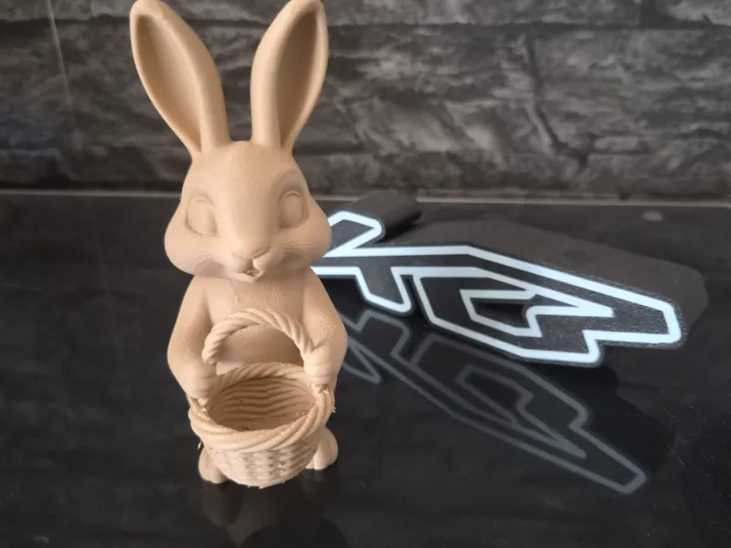 Osterhase mit Korb