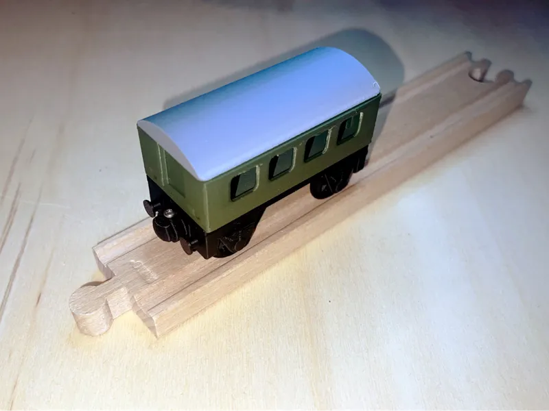 Short passenger rail car for wooden railways