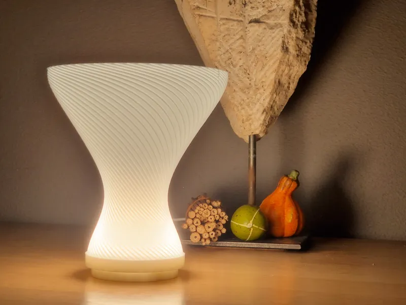 Trophy lampshade in spiral mode, Bambulab 001