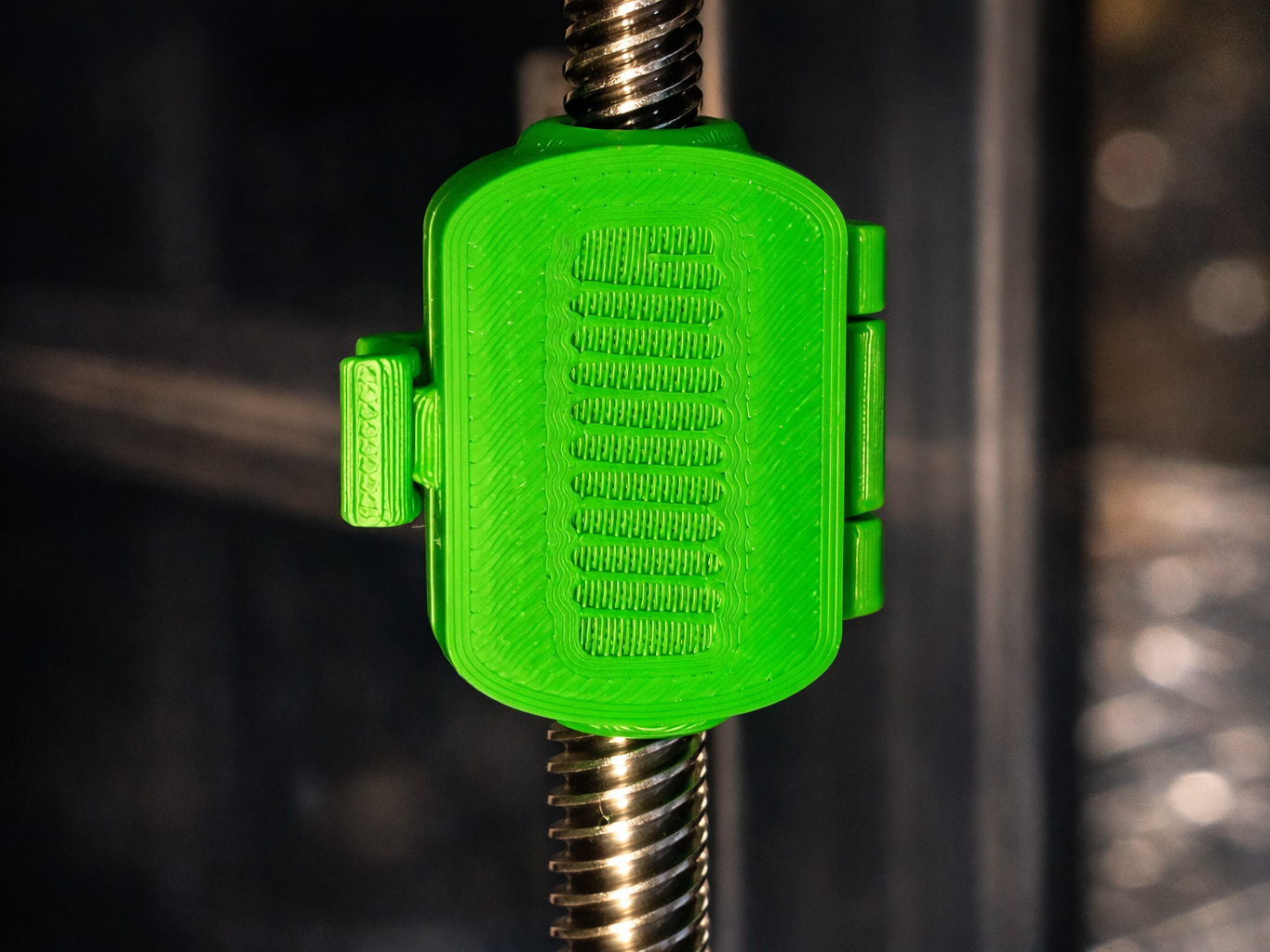Threaded rod cleaner 