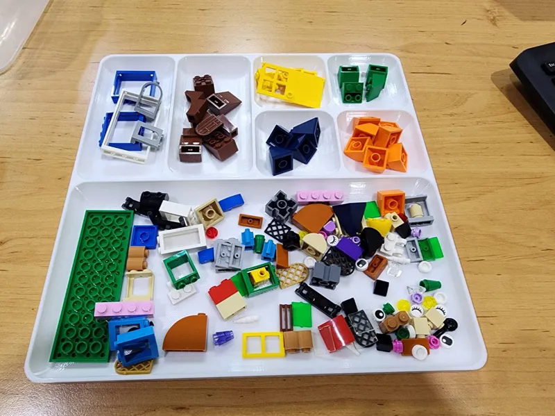 Brick tray with 7 divide