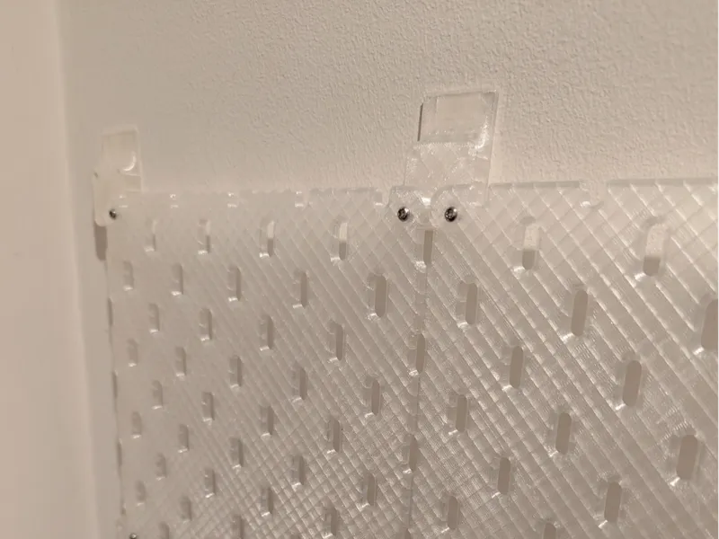 Simple adhesive quad mount for Skadis panel