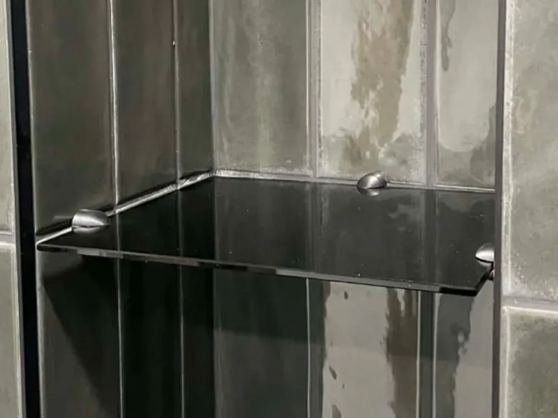 Glass shelf holders