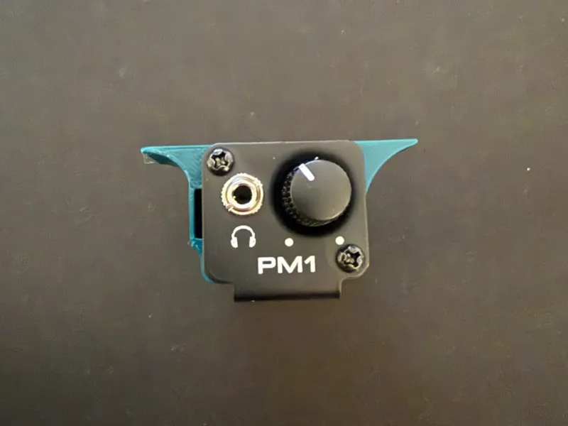 wall support behringer PM1
